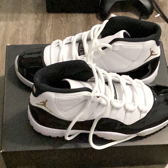 Jordan 11s gratitudes size 10.5